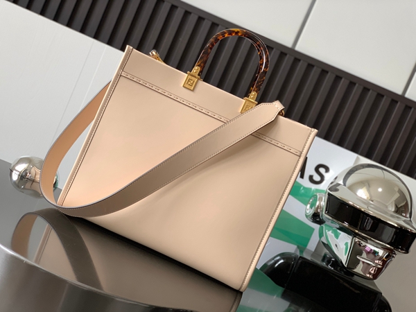 スーパーコピーブランドバッグ側面デザイン